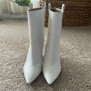 Altar’d State | Retro White Snakeskin Boot | size 9